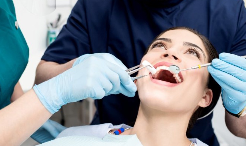 Lợi trùm răng khôn có tự hết được không?